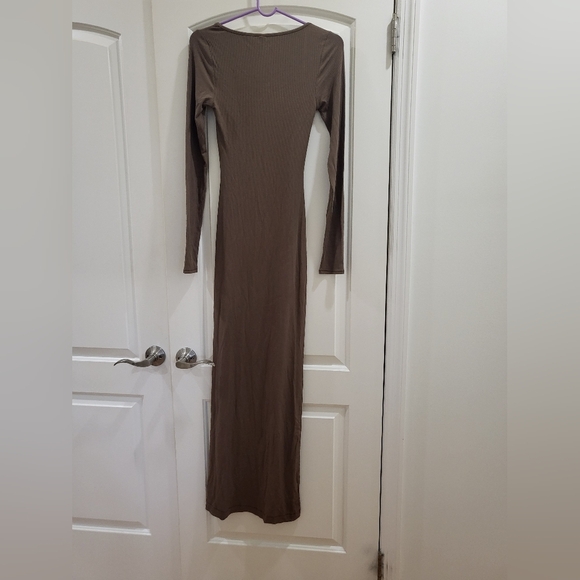 1. NWT SKIMS SOFT LOUNGE LONG SLEEVE DRESS IN OXIDE SIZE SMALL - Picture 7 of 8
